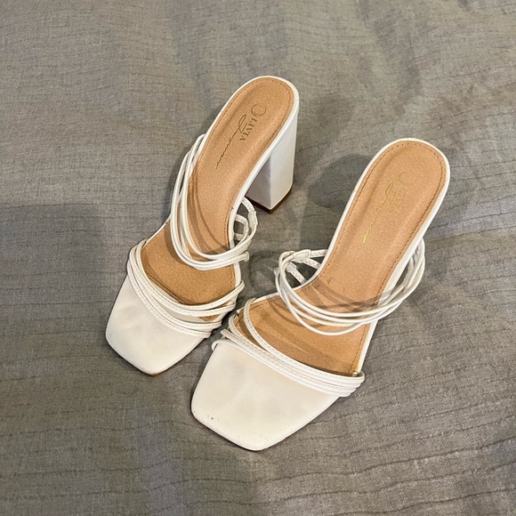 White strappy block heel - Picture 1 of 5